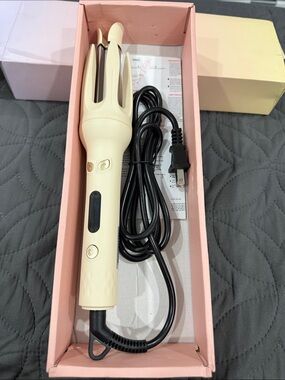 Beige Automatic Hair Curler 28mm Barrel 4 Temperature Negative Ion Rotating